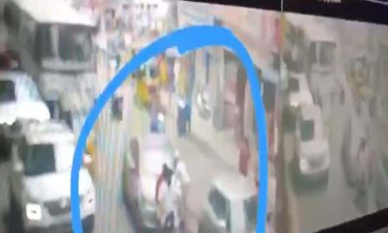 Video: Hyderabad Traffic cop injured as driver flees checking