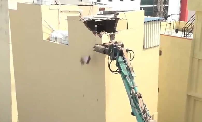 Hyderabad: HYDRAA demolishes tilted building near Gachibowli