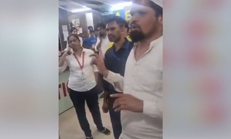 Video: Doctor refuses to treate elderly man in Madhya Pradesh