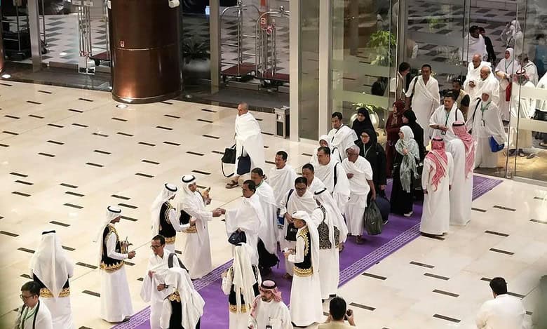 Saudi Arabia: First group of King Salman’s guests completes Umrah