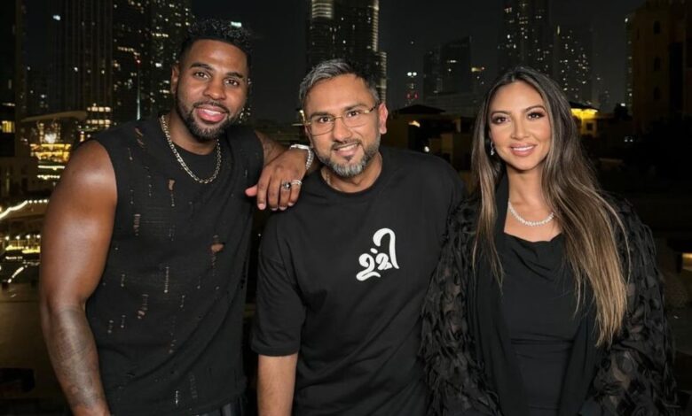 Yo Yo Honey Singh, Jason Derulo pose in front of Burj Khalifa in Dubai
