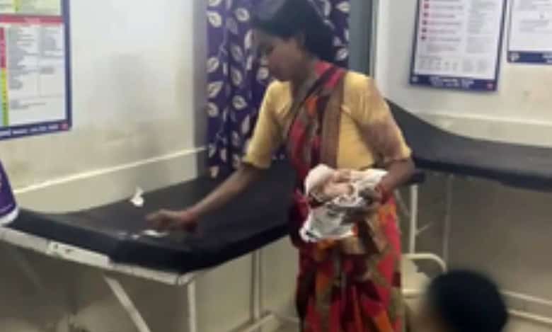 Pregnant woman cleans hospital bed where husband died
