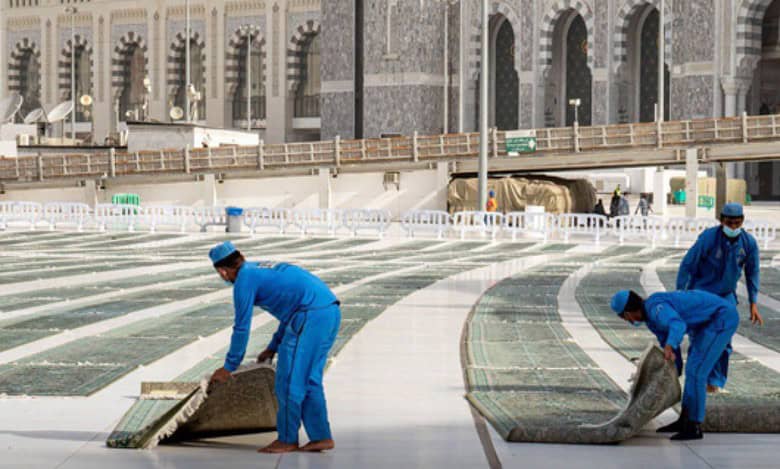 Over 35,000 carpets spread in Makkah's Grand Mosque