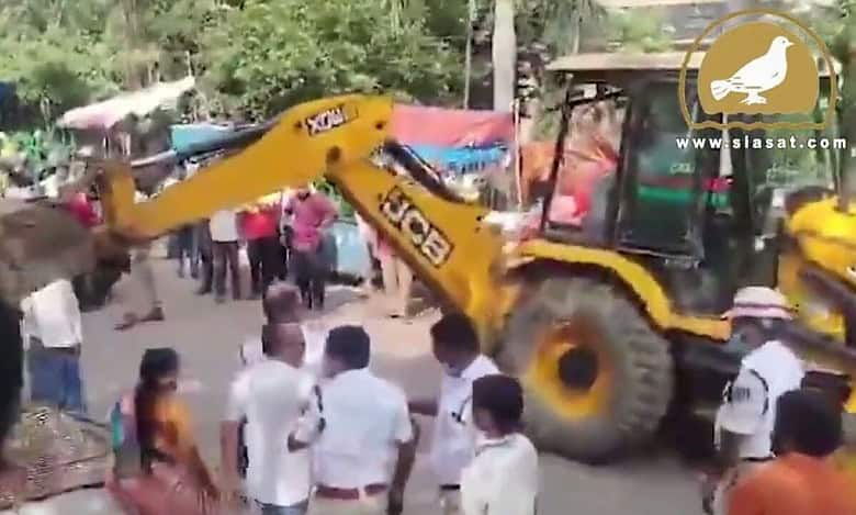 Police takes action against illegal encroachments in Hyderabad