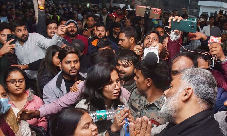 Protest over Bihar PSC exam paper leak, police lathi charge job aspirants