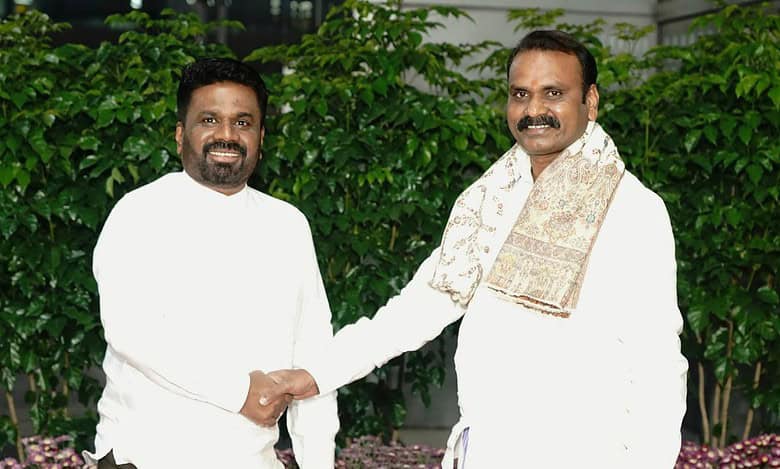 Sri Lankan President being received by Union Minister of State