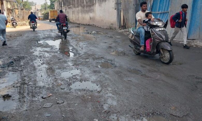 Hyderabad: Pothole-ridden road in Shamsheergunj leaves locals in distress