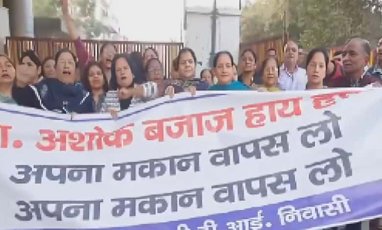 Minority doctor couple sells their new house from pressure in Moradabad of UP