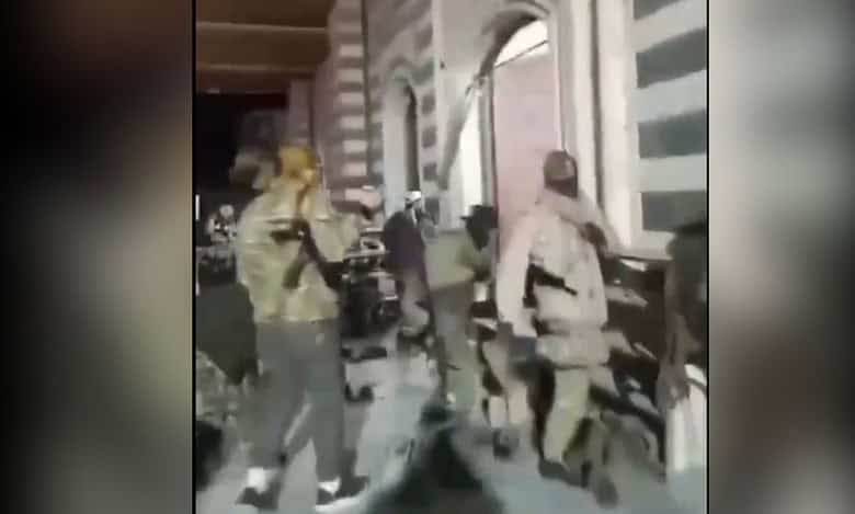 Watch: Syrian rebel forces seize Khalid Ibn Walid mosque in Homs