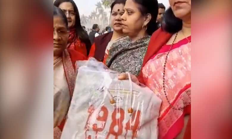 BJP MP gifts Priyanka Gandhi ‘1984’ tote bag over Operation Blue Star