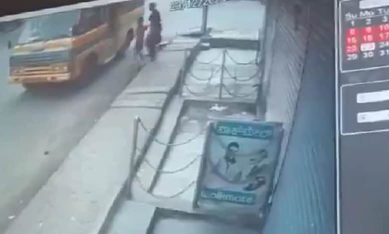 Karnataka woman electrocuted while helping son to get onto school bus