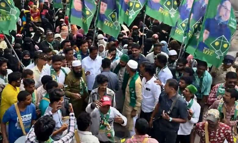 MLC Mirza Rahmat Baig leads AIMIM party cadre rally to Aramghar-Zoo Park flyover inauguration