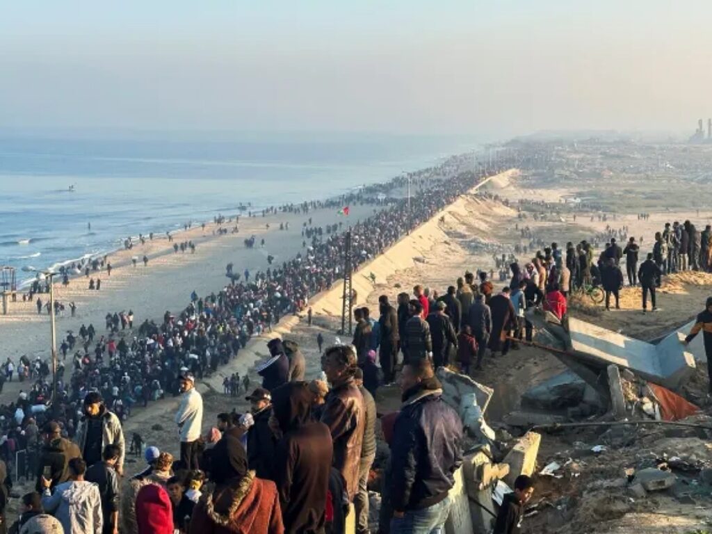 Watch: Displaced Palestinians return to north Gaza for the first time since war began