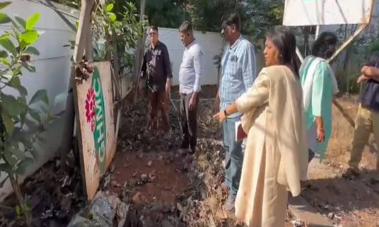 video: Hyderabad mayor inspects encroached GHMC plot at Jubilee Hills