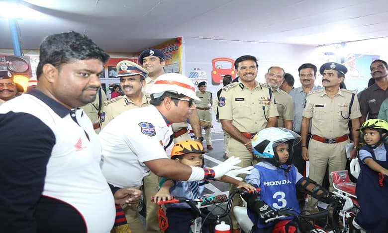 Commissioner inaugurates police stalls in Hyderabad's Numaish