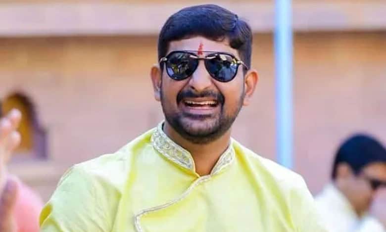 Huzurabad MLA Padi Kaushik Reddy demands the speaker to disqualify Jagtial MLA Dr K Sanjay Kumar.