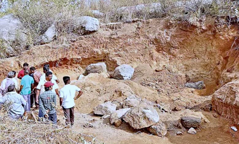 Mother and daughter die after earth falls on them while doing NREGS work in Siddipet district on Thursday, January 30.