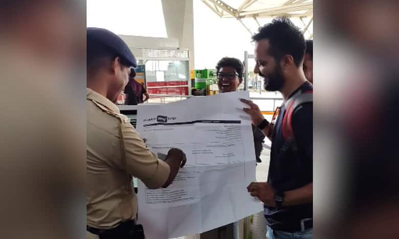 Man’s gigantic boarding pass leaves the internet in splits