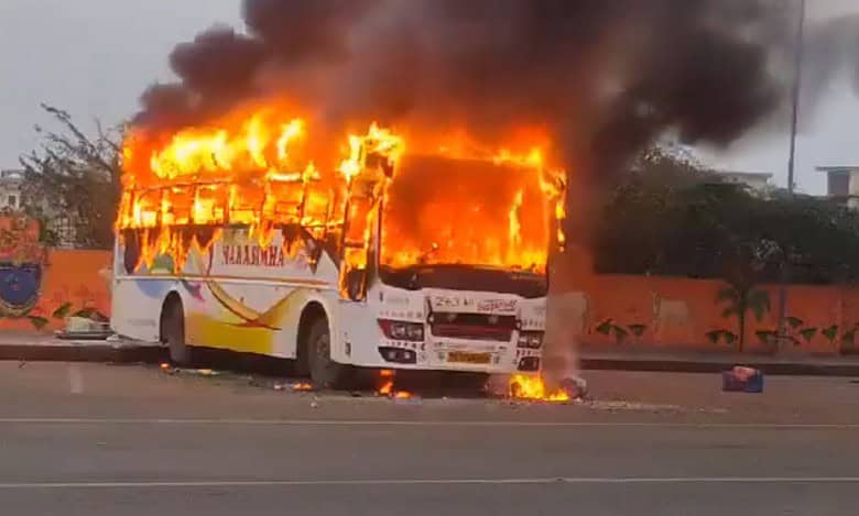 Telangana bus travelling to Maha Kumbh catches fire, one dead