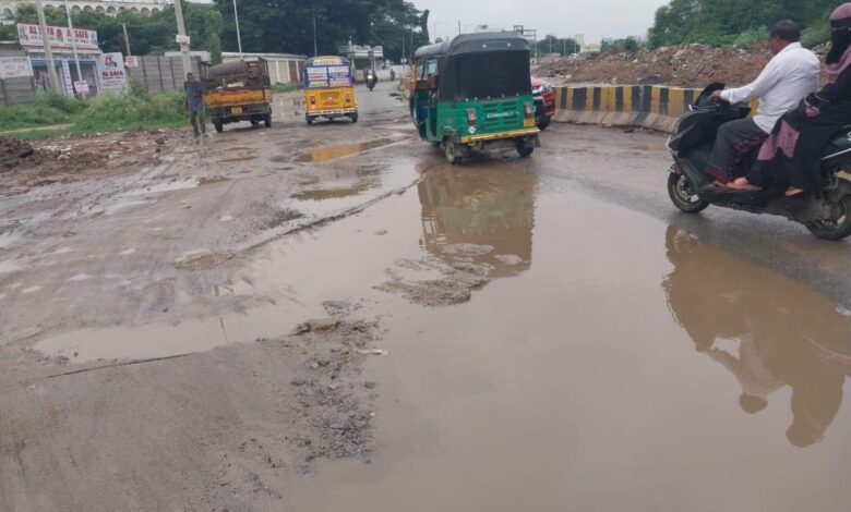 Hyderabad road worsens, locals demand urgent repairs