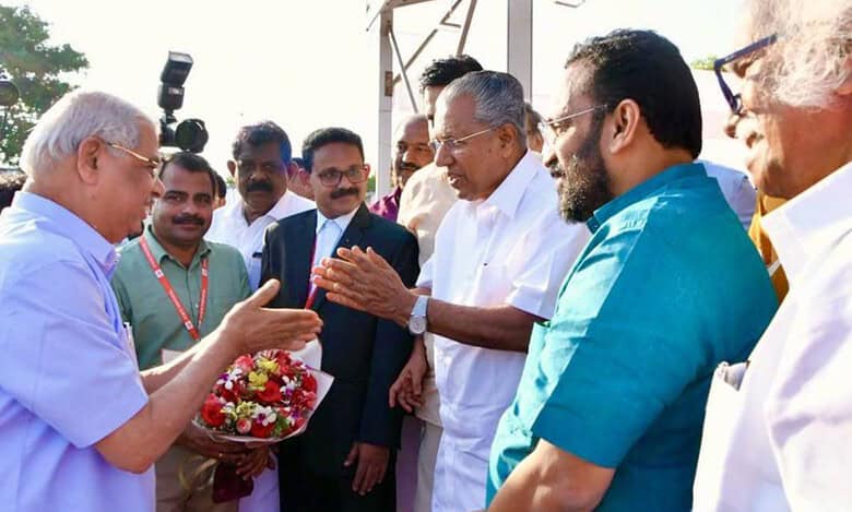 Thiruvananthapuram: Newly appointed Kerala Governor Rajendra Vishwanath Arlekar, right, being welcomed by Kerala Chief Minister Pinarayi Vijayan, in Thiruvananthapuram,