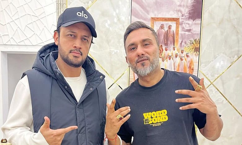 Honey Singh poses with Pakistani singer Atif Aslam, says ‘borderless brothers’