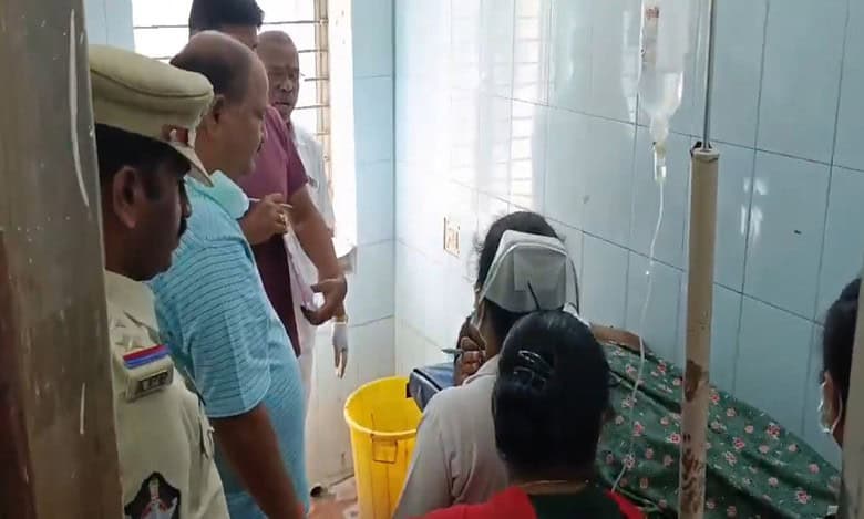 Man pours acid on Woman in Andhra Pradesh, CM condemns attack