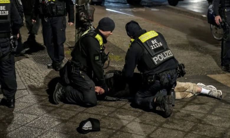 Berlin Holocaust Memorial stabbing suspect being arrested by the police. (Photo: AP)