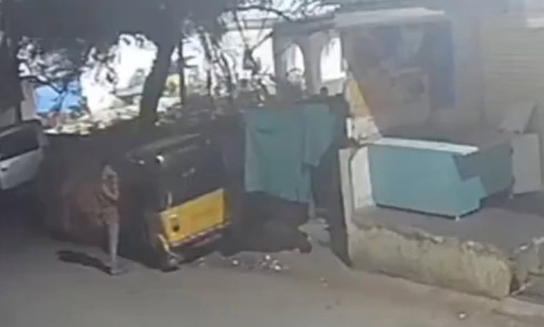 CCTV captures auto theft in Habeebnagar, driver pleads for its return