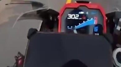 Video: Biker riding at 300 km/h in Dubai arrested