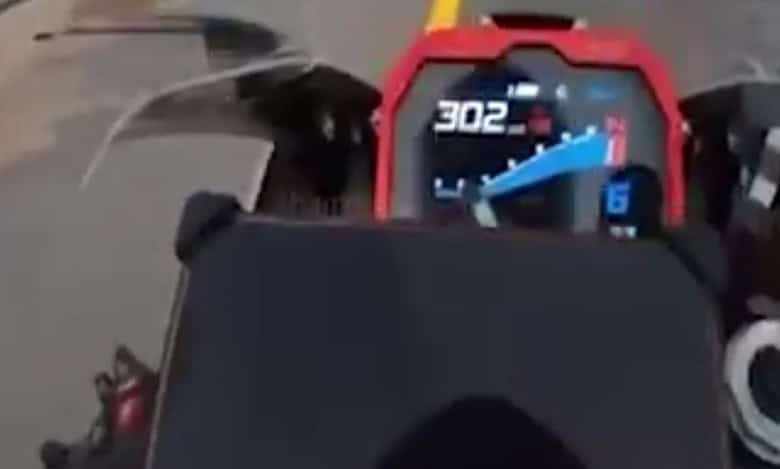 Video: Biker riding at 300 km/h in Dubai arrested