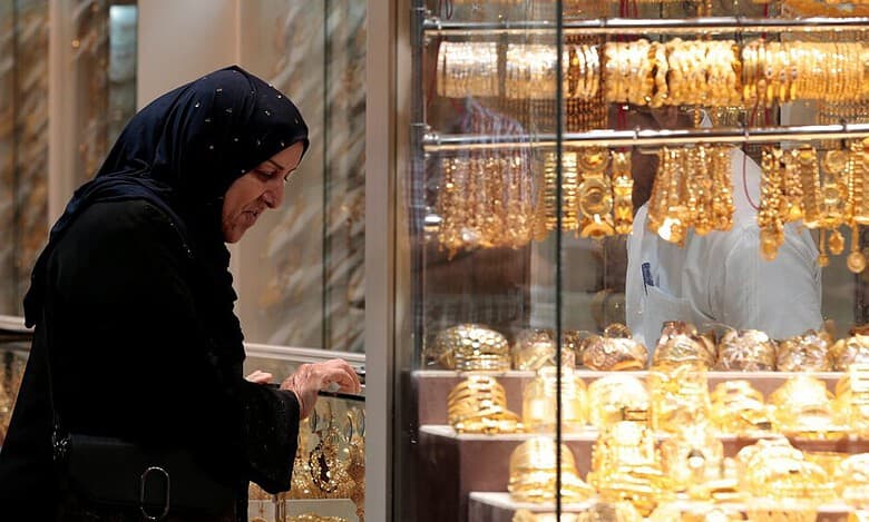 Gold prices in Dubai begins week with inch higher