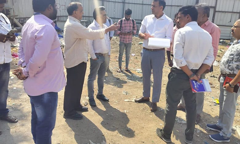GHMC inspects Charminar parking site after CM’s directive