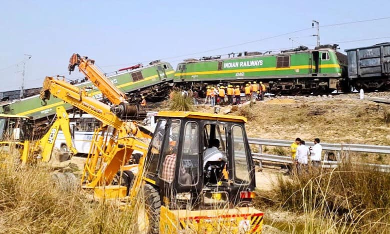 Goods trains collide in UP's Fatehpur, loco pilot injured