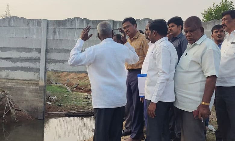 HYDRAA officials demolished encroachments on Suram Cheruvu in Tukkuguda municipality on Saturday.