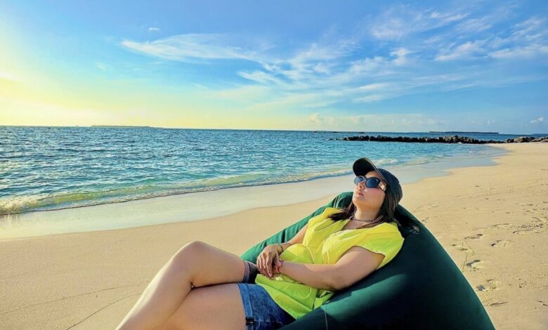 Hina Khan shares a glimpse of her ‘queen size’ life