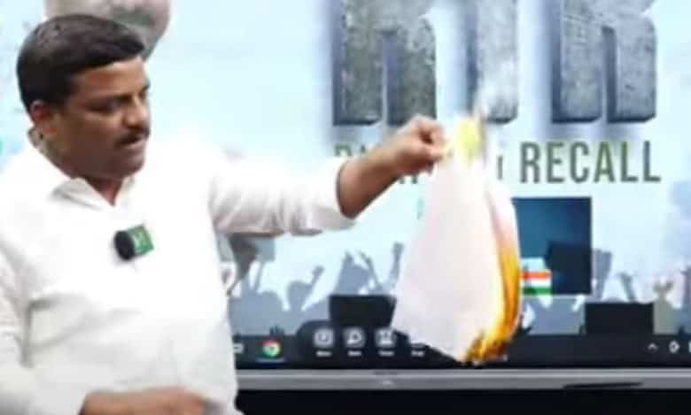 Teenmaar Mallanna burns down the caste survey report's statement of CM Revanth on live television.