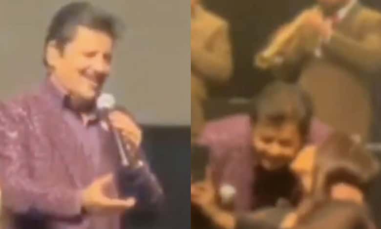 Video of Udit Narayan kissing female fans goes viral, singer reacts