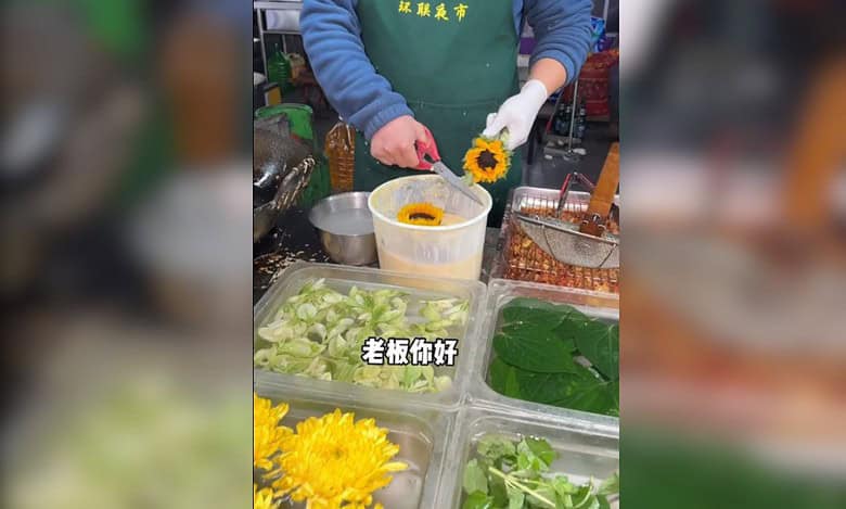 Fried flower fritters sold by Chinese vendor leave internet stunned!