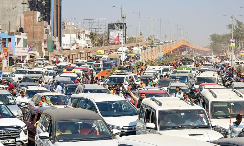 300 km of traffic to Maha Kumbh, devotees stressed