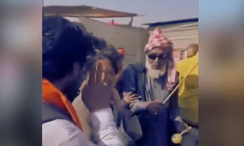 Video: Elderly vendor harassed, evicted by Hindutva group at Maha Kumbh mela