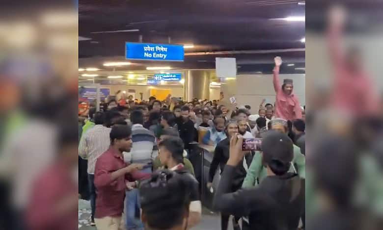 Video: Delhi metro in chaos as passengers jump fare gate with no security