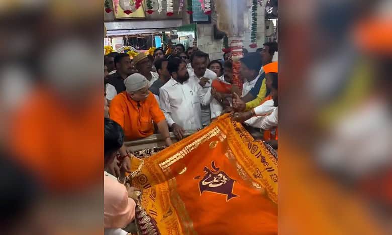 Maharashtra Dy CM Eknath Shinde leads aarti puja at Haji Malang Dargah