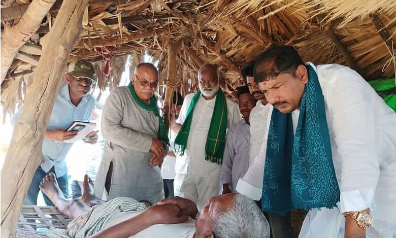 Adivasi farmers in Mulugu district suffer losses and lose health due to maize seeds given by seed companies.