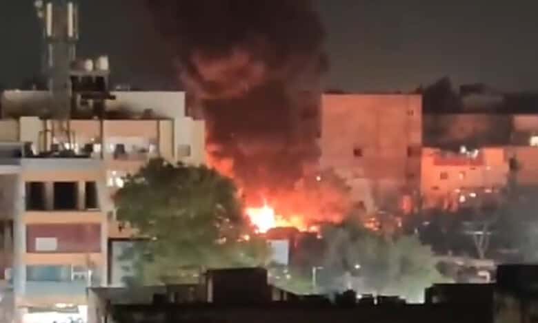 Fire at Bahadurpura X Road Sends Thick Smoke, Residents Alarmed
