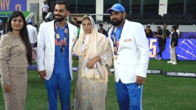 Kohli touches feet of Shami’s mother after India's Champions Trophy win
