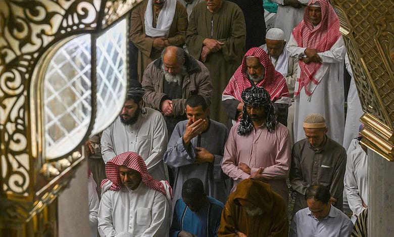 Over 30 types of lighting illuminate Prophet’s Mosque in Madinah