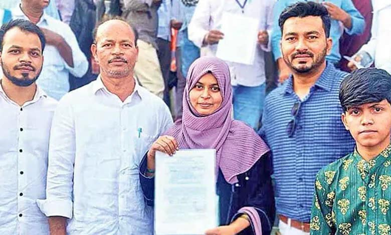 Taslima Fathima, daughter of labourer, tops jr lecturer recruitment exam in Telangana