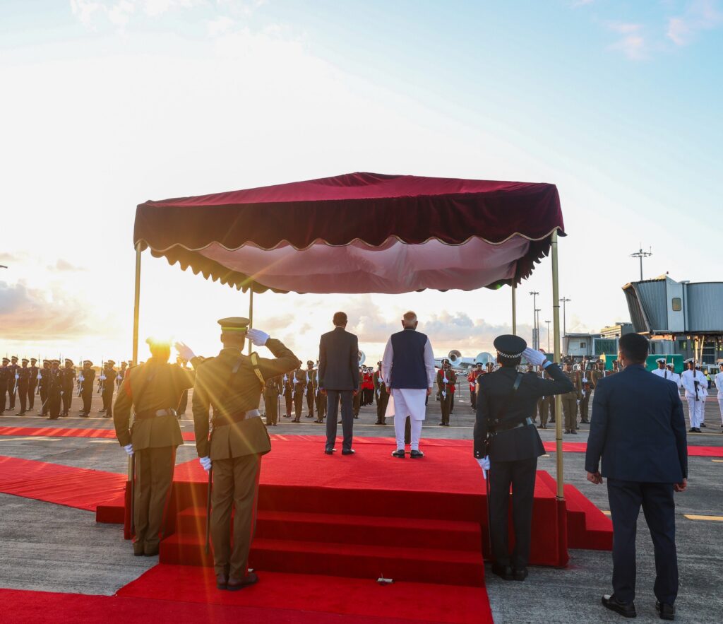 PM Modi arrives in Mauritius
