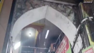 Seven injured as slab falls off at Pathargatti market